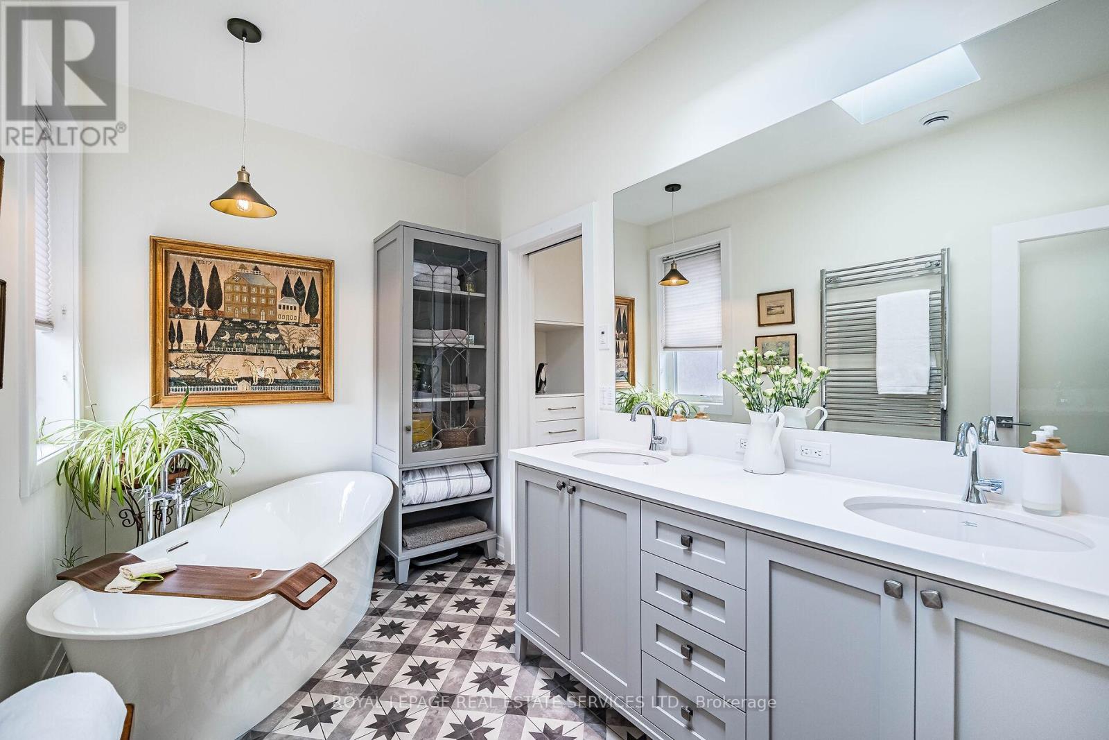 












39 EIGHTH STREET

,
Toronto,




Ontario
M8V3C2

