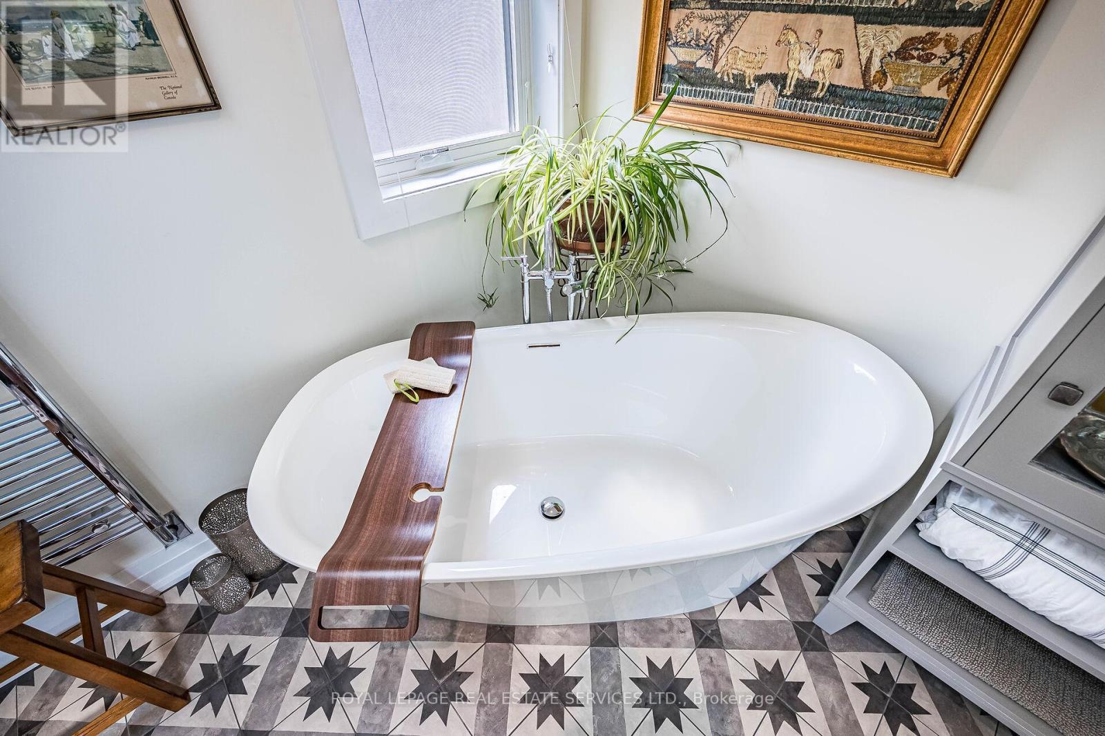 












39 EIGHTH STREET

,
Toronto,




Ontario
M8V3C2

