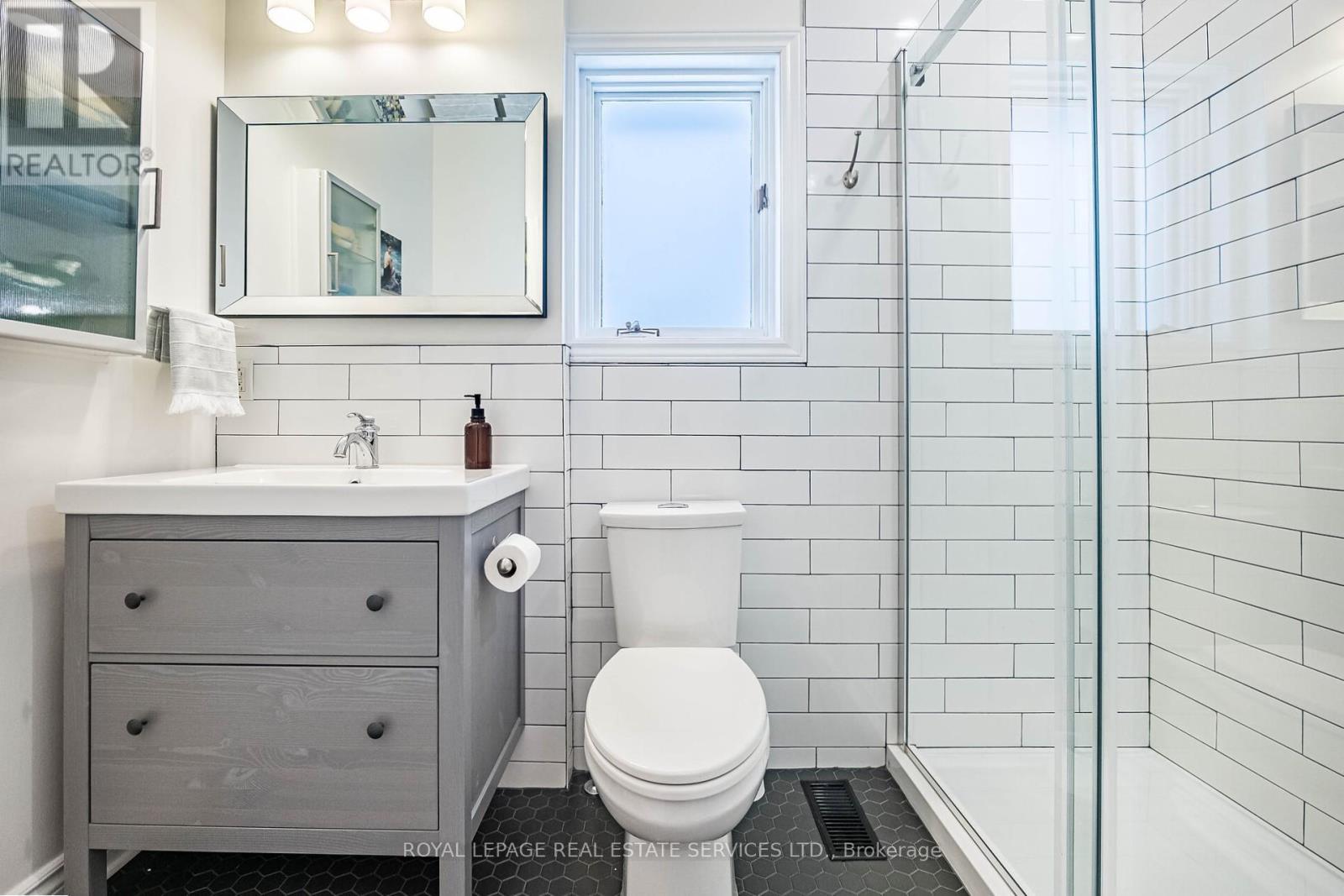 












39 EIGHTH STREET

,
Toronto,




Ontario
M8V3C2

