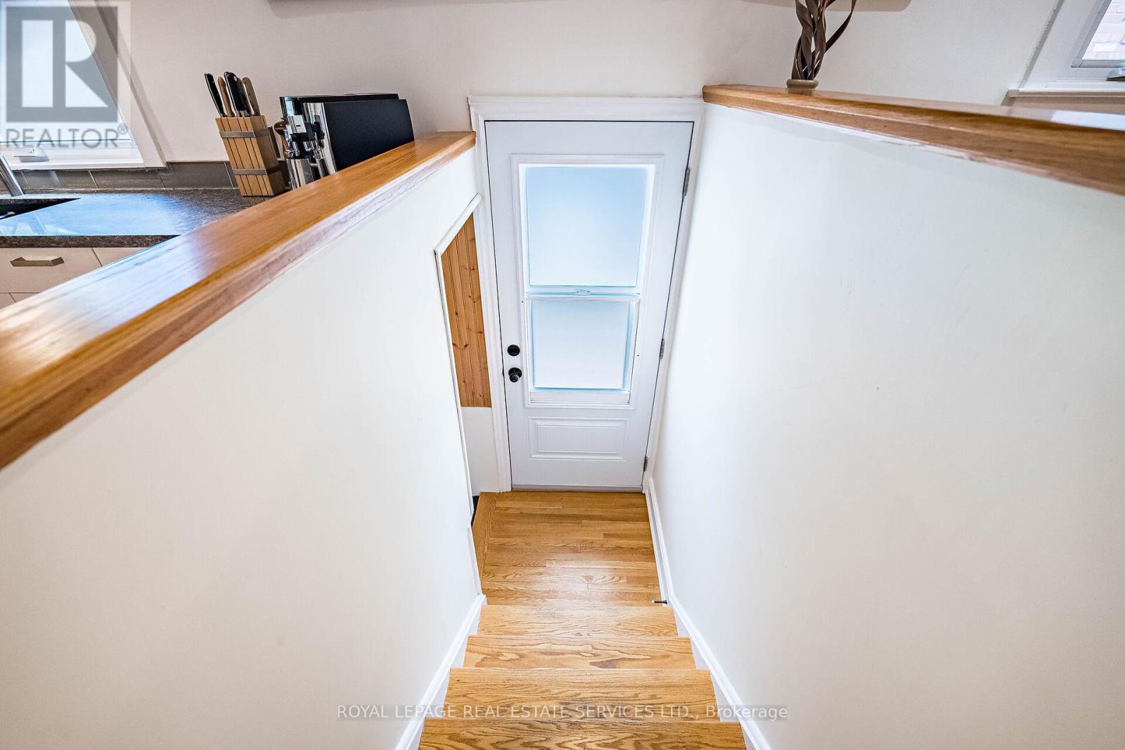 












39 EIGHTH STREET

,
Toronto,




Ontario
M8V3C2

