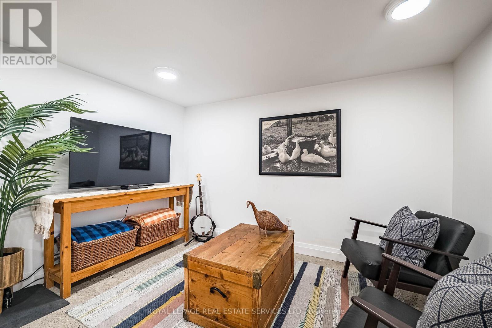 












39 EIGHTH STREET

,
Toronto,




Ontario
M8V3C2

