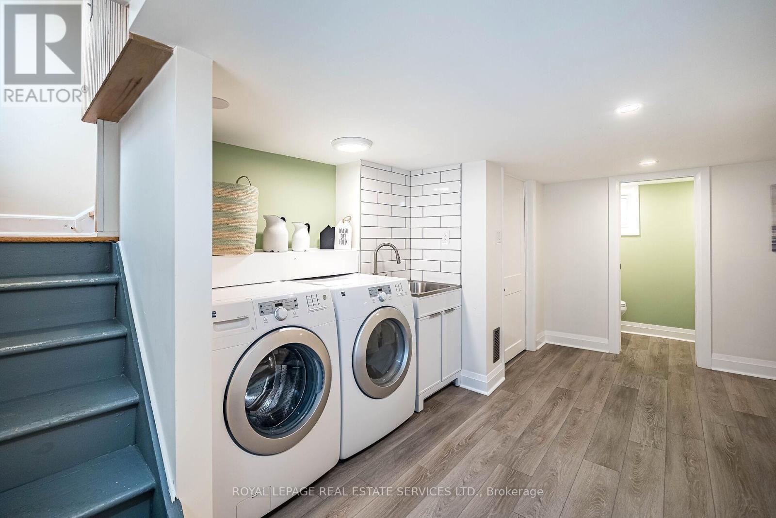 












39 EIGHTH STREET

,
Toronto,




Ontario
M8V3C2

