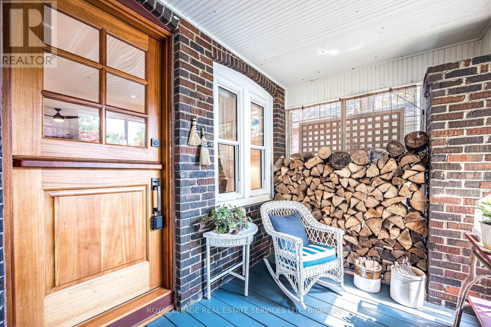 












39 EIGHTH STREET

,
Toronto,




Ontario
M8V3C2

