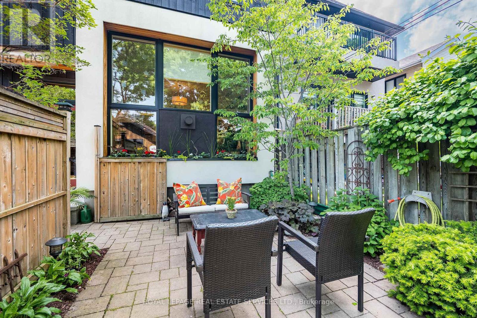 












39 EIGHTH STREET

,
Toronto,




Ontario
M8V3C2

