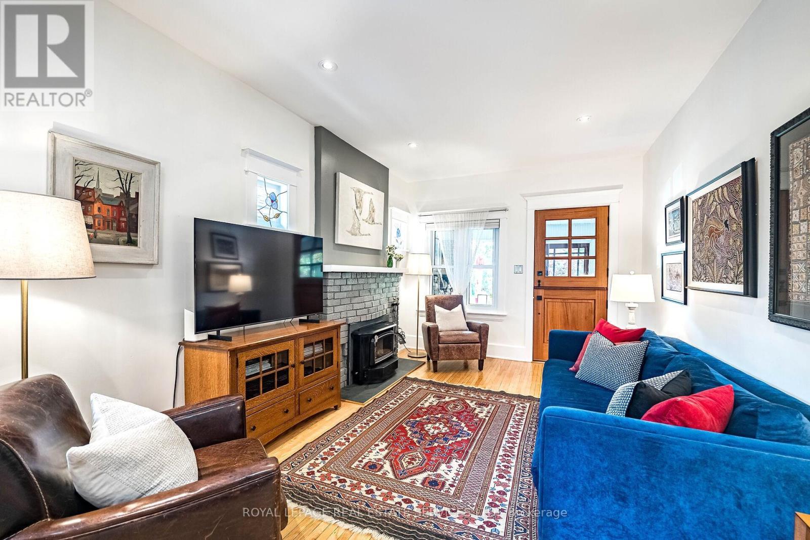 












39 EIGHTH STREET

,
Toronto,




Ontario
M8V3C2

