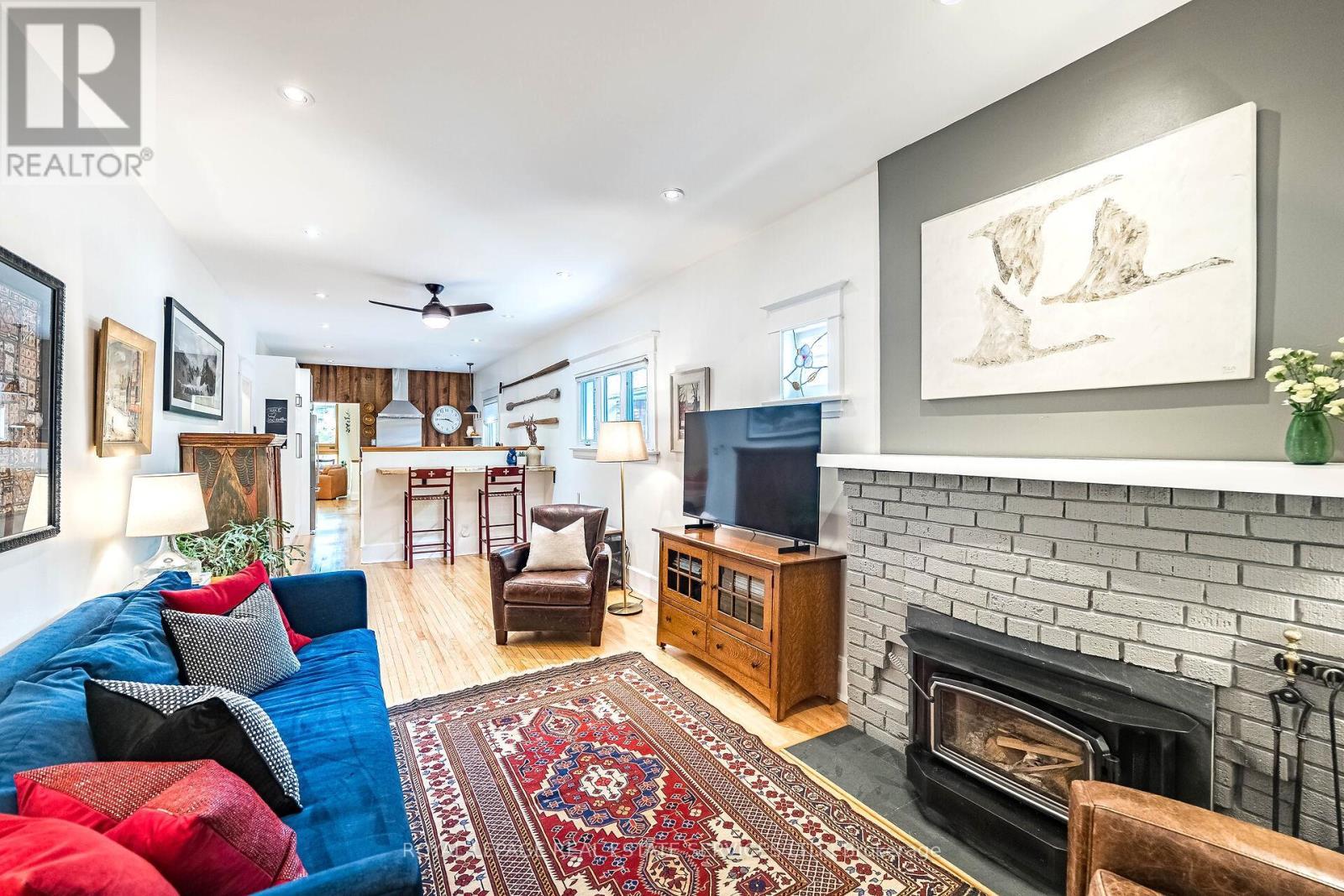 












39 EIGHTH STREET

,
Toronto,




Ontario
M8V3C2

