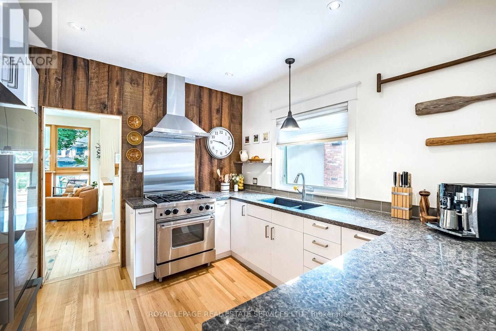 












39 EIGHTH STREET

,
Toronto,




Ontario
M8V3C2

