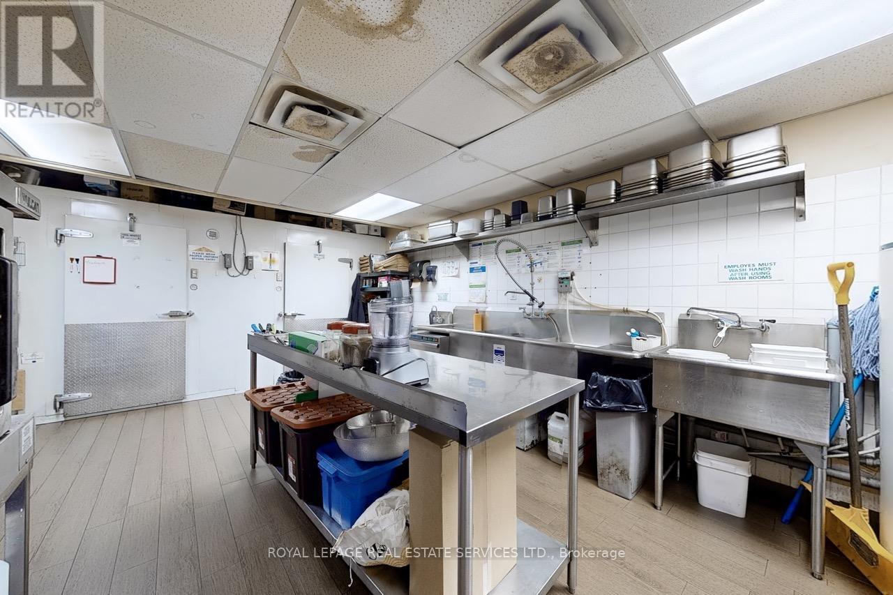 












2184 BLOOR STREET W

,
Toronto,




Ontario
M6S1N3

