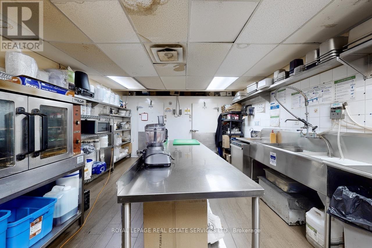 












2184 BLOOR STREET W

,
Toronto,




Ontario
M6S1N3

