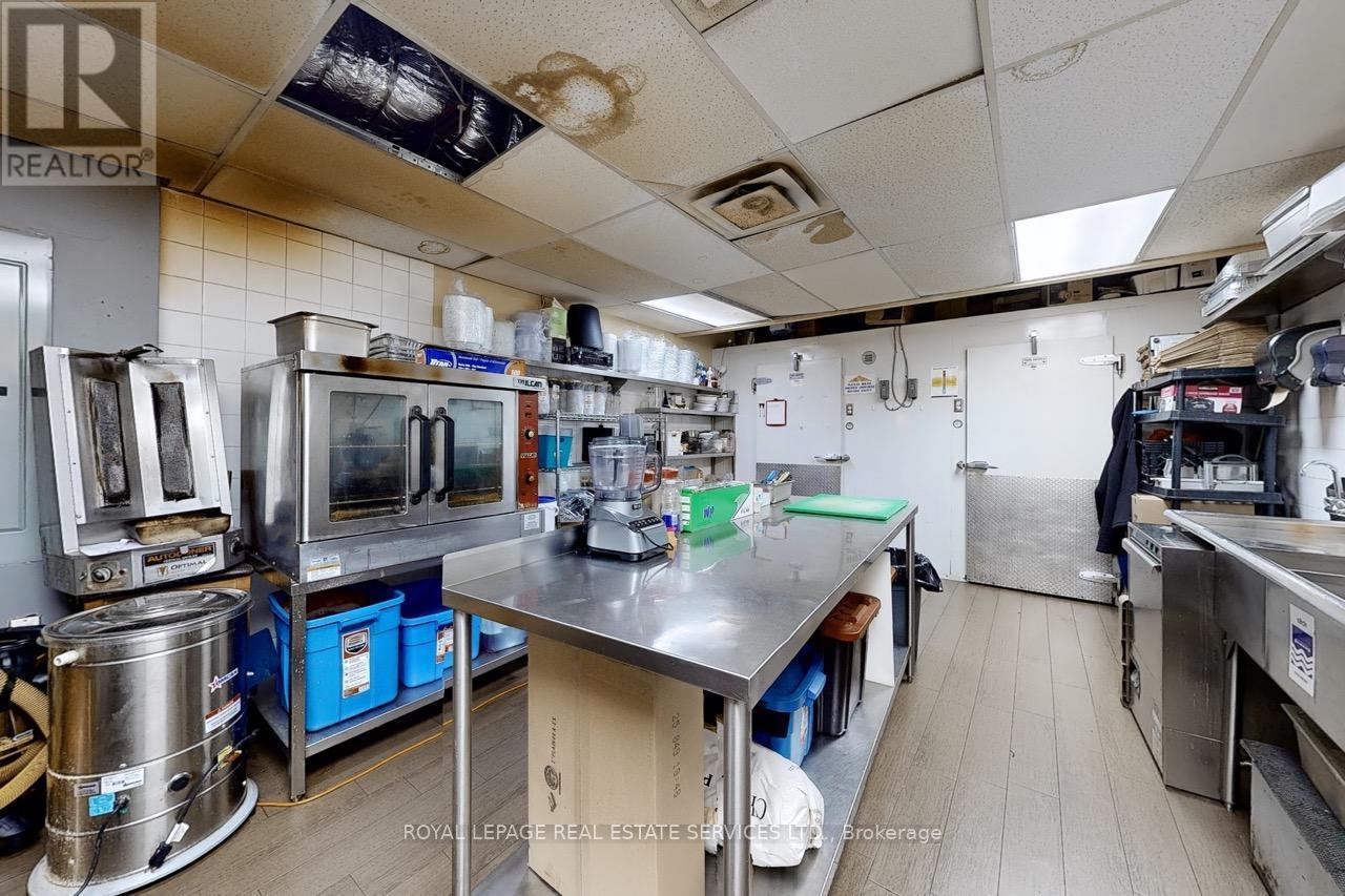 












2184 BLOOR STREET W

,
Toronto,




Ontario
M6S1N3

