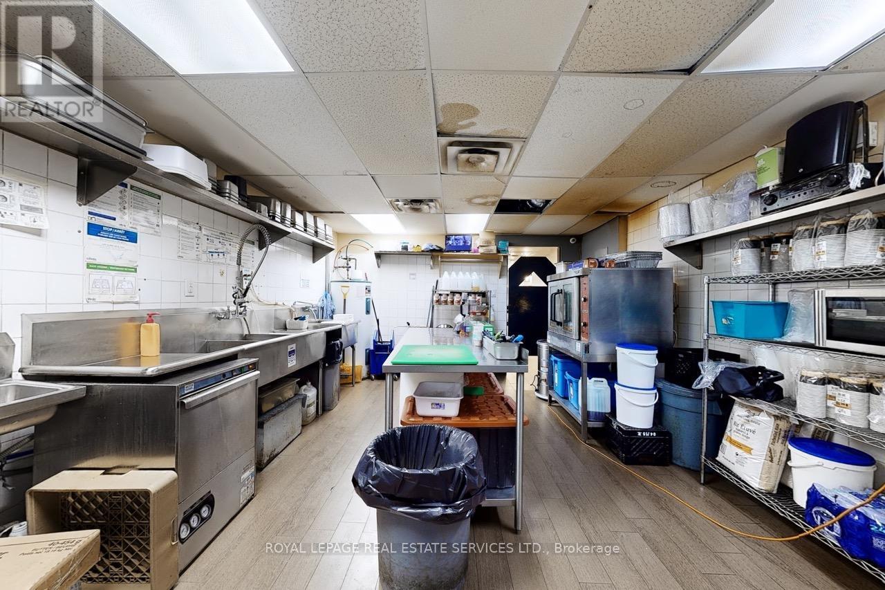 












2184 BLOOR STREET W

,
Toronto,




Ontario
M6S1N3

