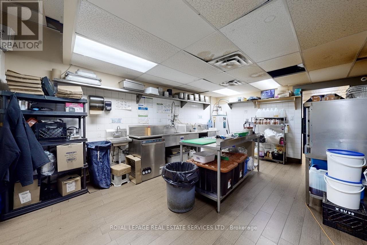 












2184 BLOOR STREET W

,
Toronto,




Ontario
M6S1N3

