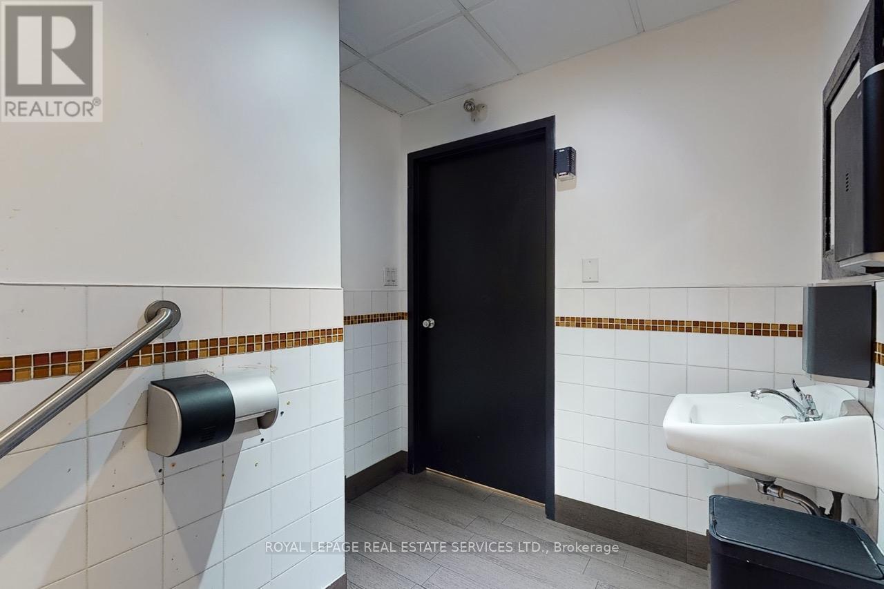 












2184 BLOOR STREET W

,
Toronto,




Ontario
M6S1N3

