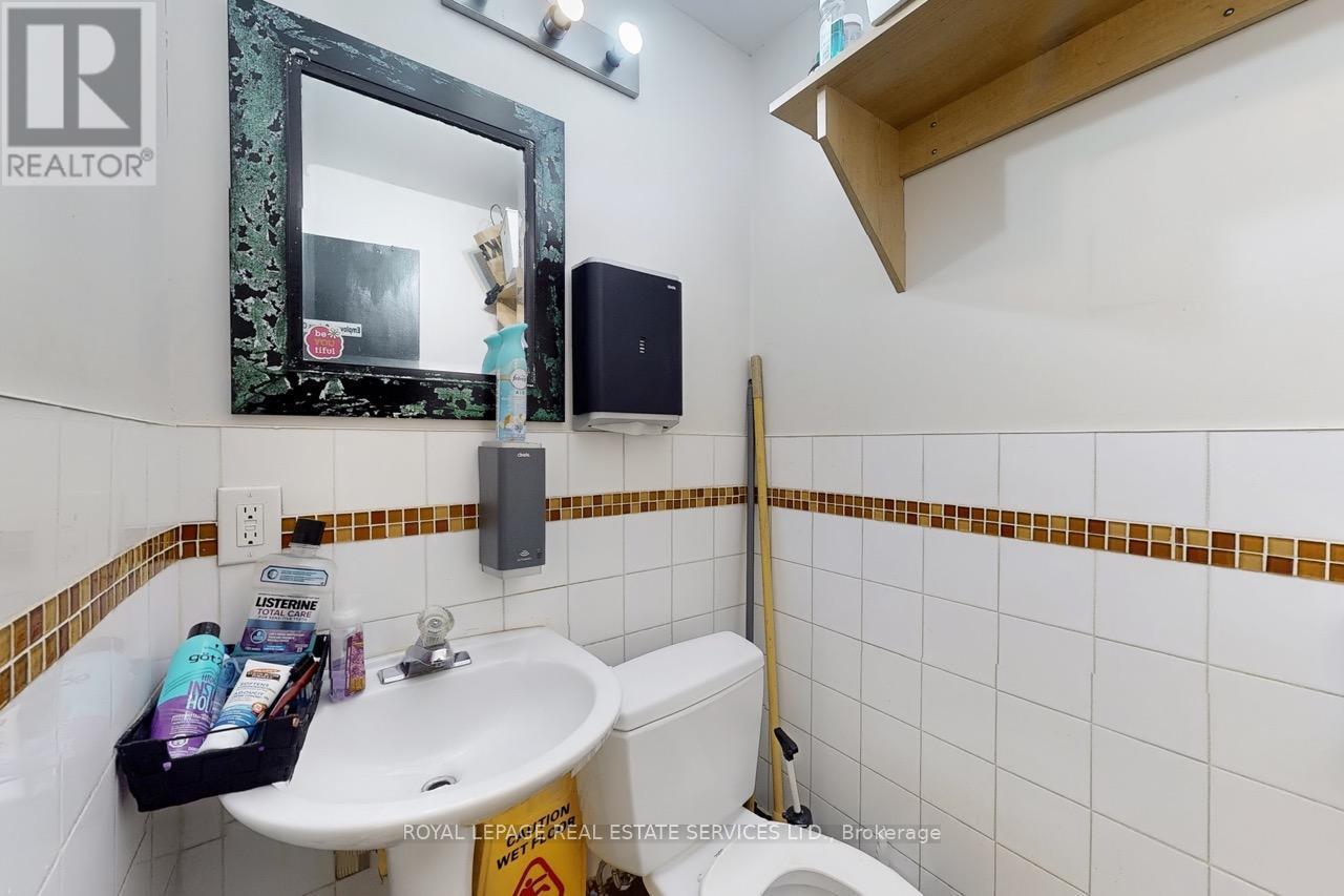 












2184 BLOOR STREET W

,
Toronto,




Ontario
M6S1N3

