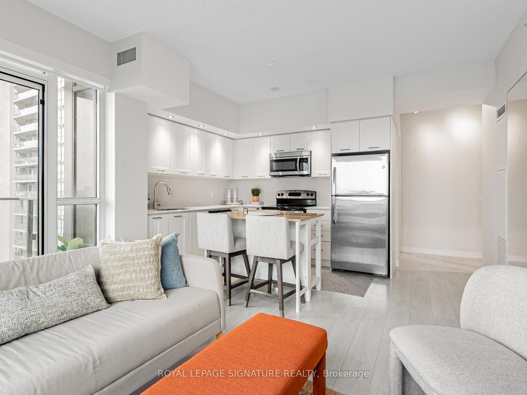 









2220


Lakeshore

Boulevard West, 1802,
Toronto,




ON
M8V 0C1


