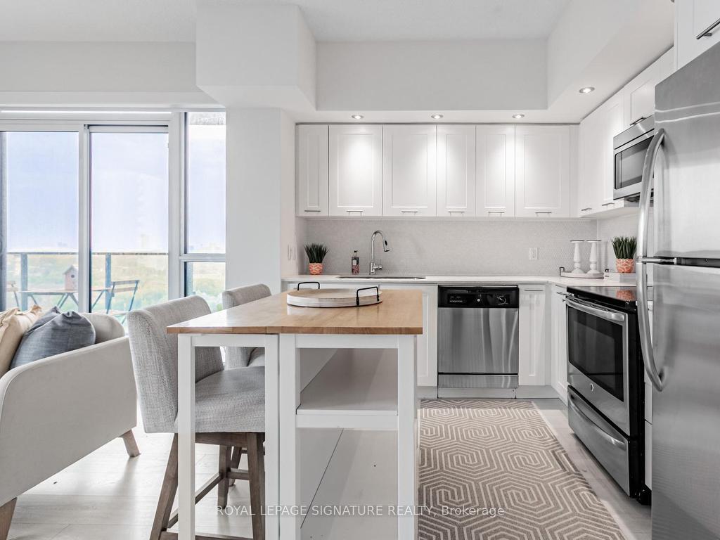 









2220


Lakeshore

Boulevard West, 1802,
Toronto,




ON
M8V 0C1

