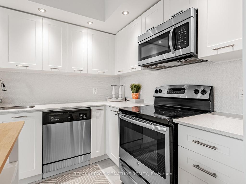 









2220


Lakeshore

Boulevard West, 1802,
Toronto,




ON
M8V 0C1

