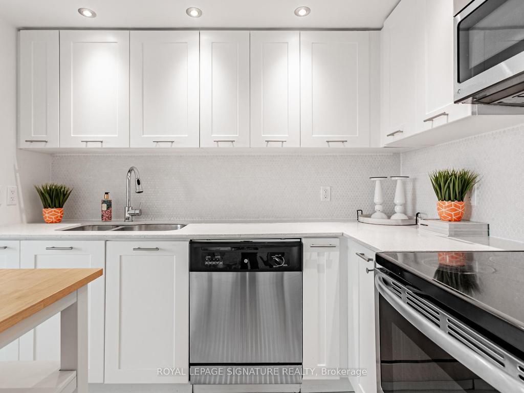 









2220


Lakeshore

Boulevard West, 1802,
Toronto,




ON
M8V 0C1

