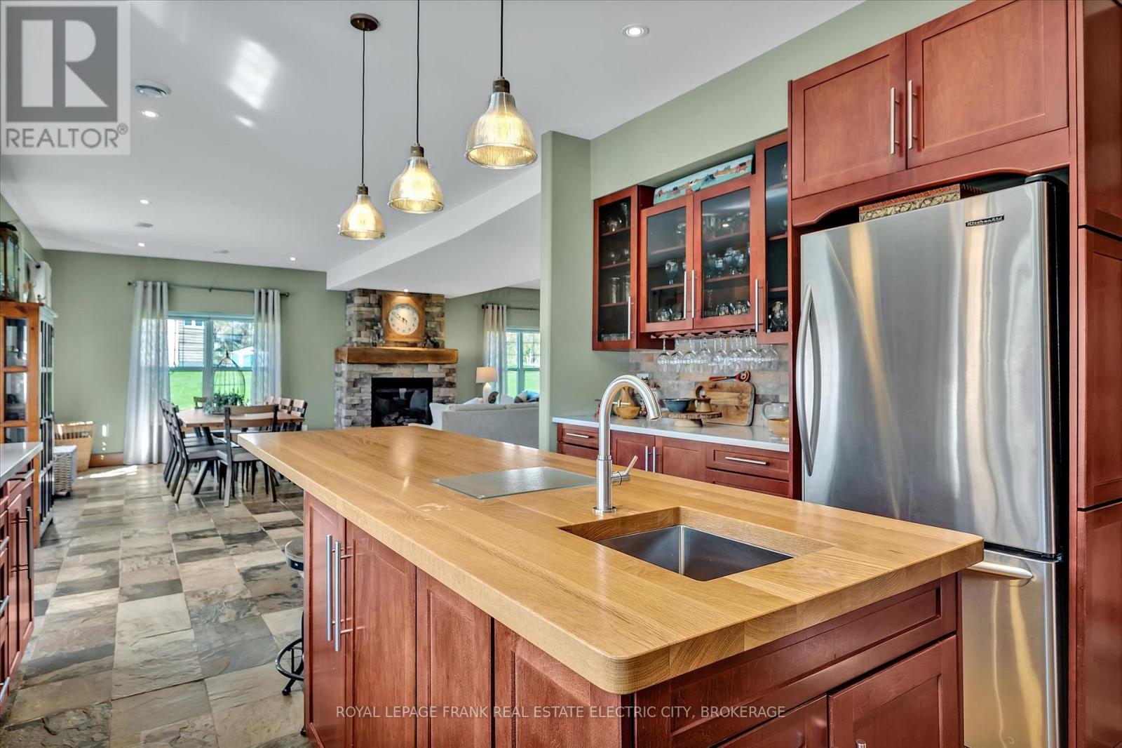 












369 DOUGLAS ROAD

,
Douro-Dummer,




Ontario
K0L3A0

