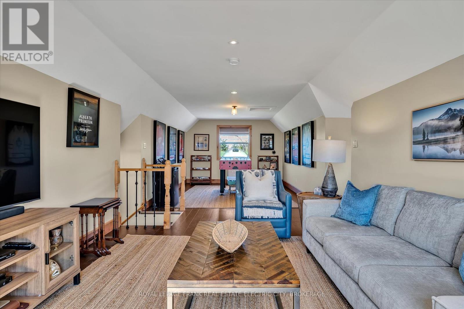 












369 DOUGLAS ROAD

,
Douro-Dummer,




Ontario
K0L3A0

