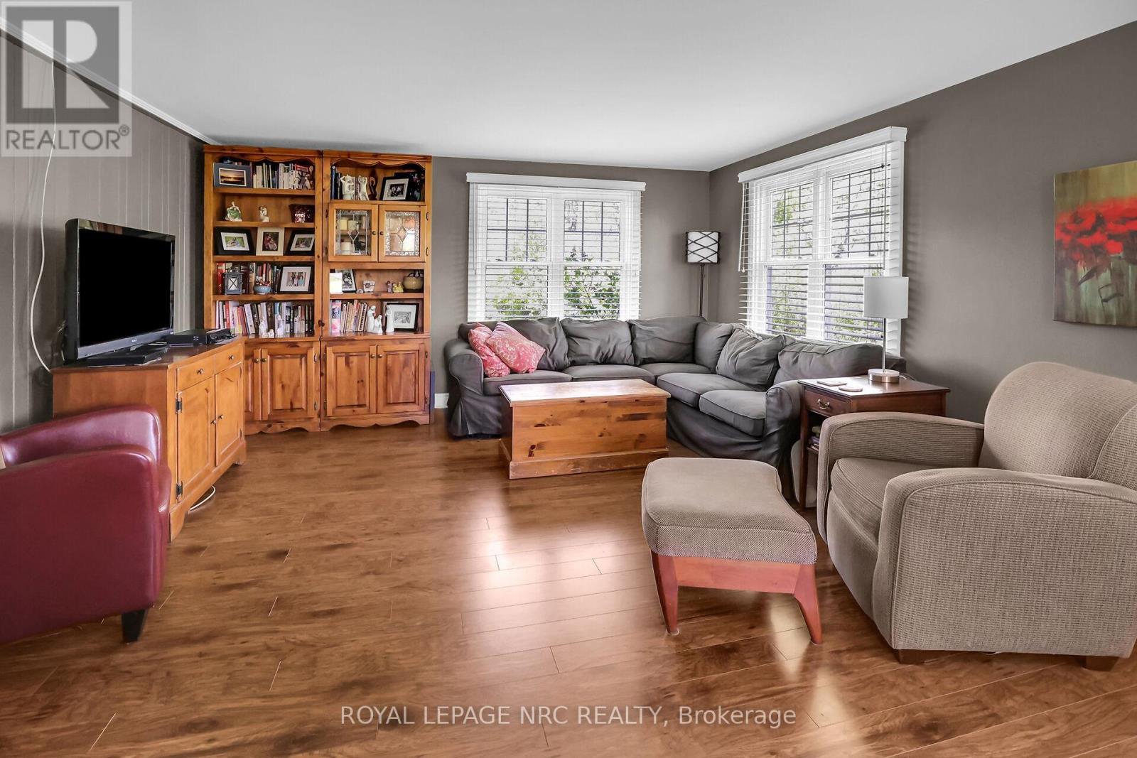 












410 CAIRNS CRESCENT

,
Fort Erie (Bowen),




Ontario
L2A5M4

