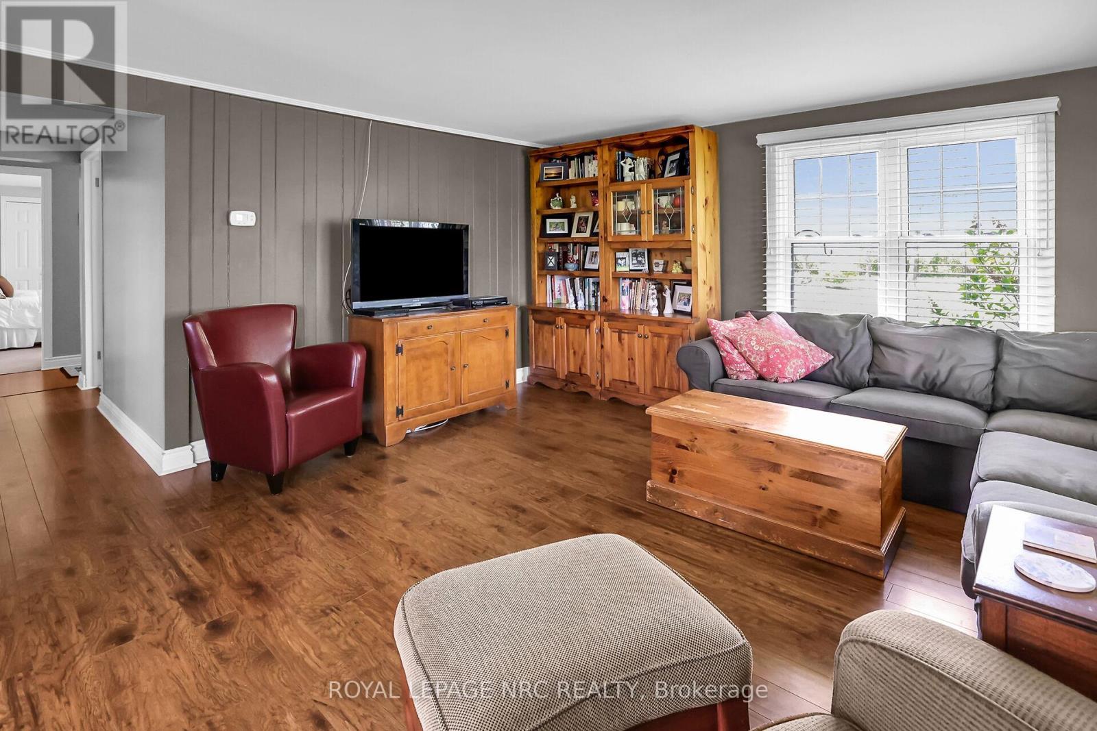 












410 CAIRNS CRESCENT

,
Fort Erie (Bowen),




Ontario
L2A5M4

