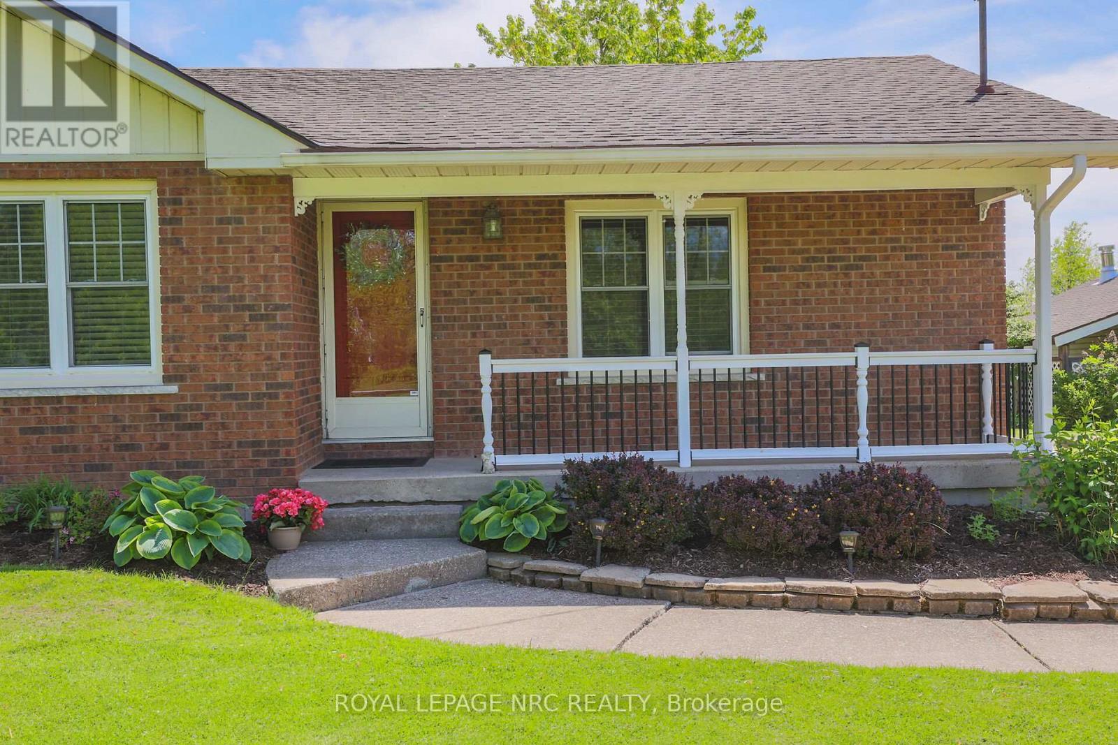 












410 CAIRNS CRESCENT

,
Fort Erie (Bowen),




Ontario
L2A5M4

