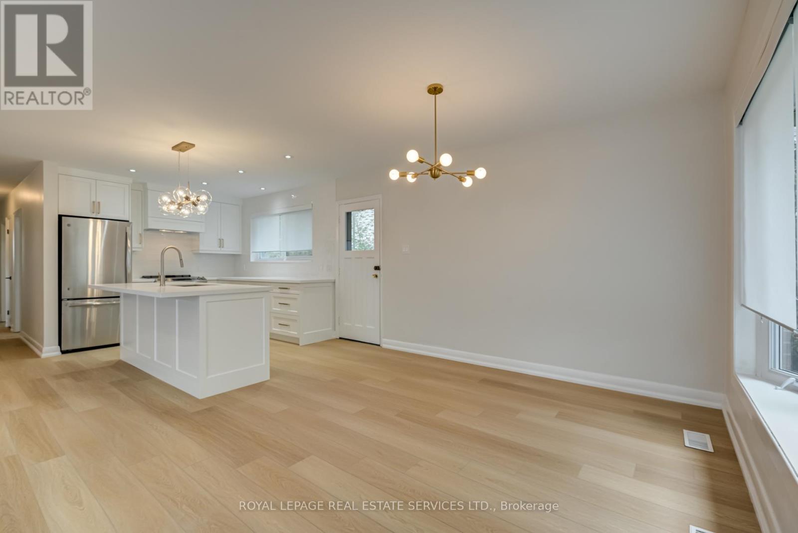 












MAIN - 18 PUCKERIDGE CRESCENT

,
Toronto,




Ontario
M9B3A2

