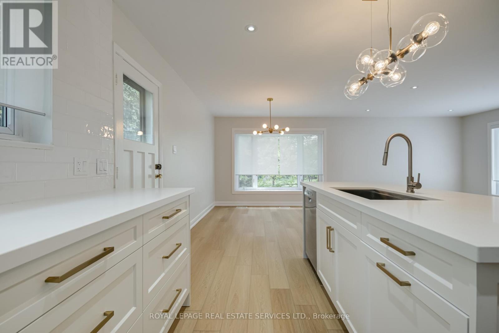 












MAIN - 18 PUCKERIDGE CRESCENT

,
Toronto,




Ontario
M9B3A2


