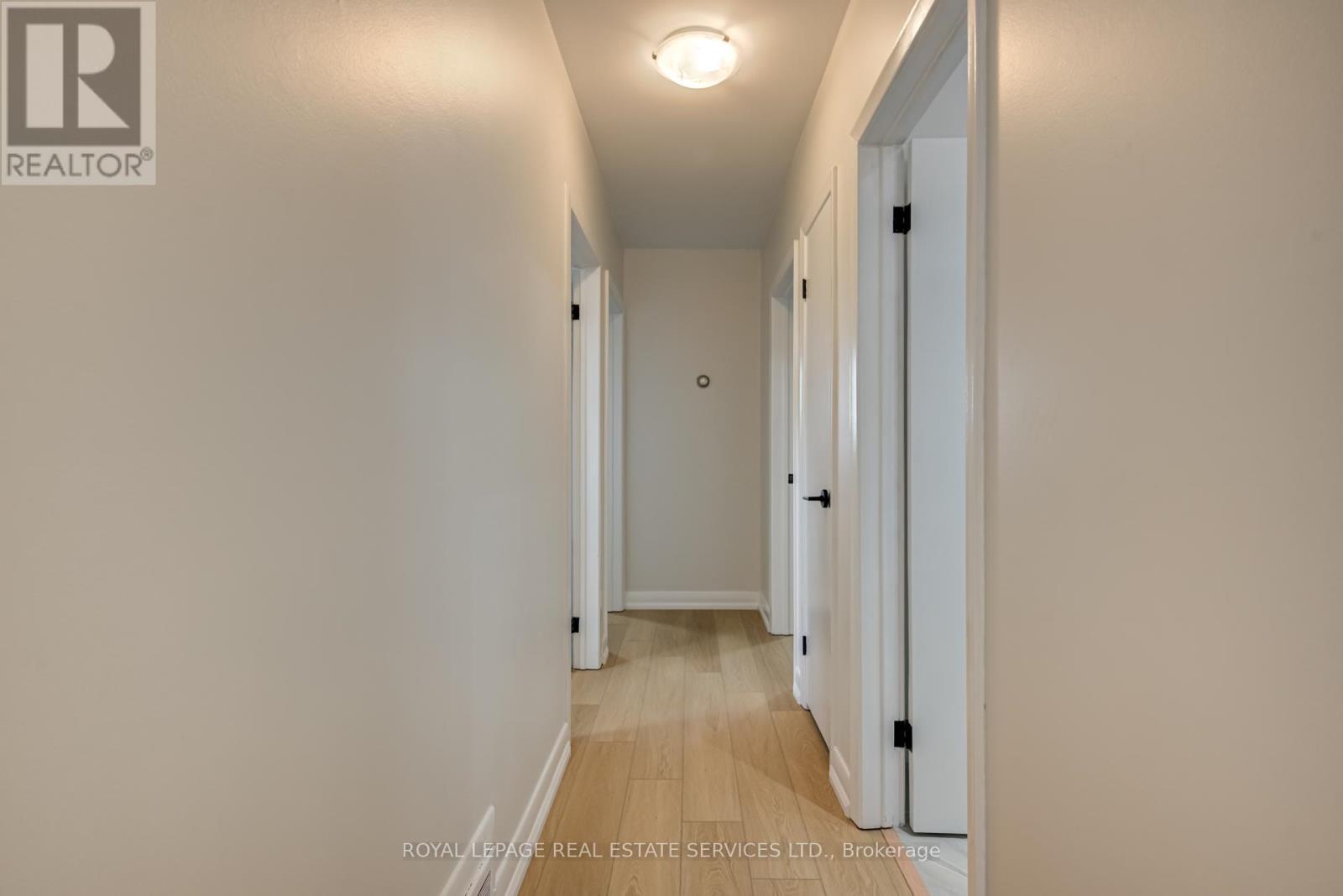 












MAIN - 18 PUCKERIDGE CRESCENT

,
Toronto,




Ontario
M9B3A2

