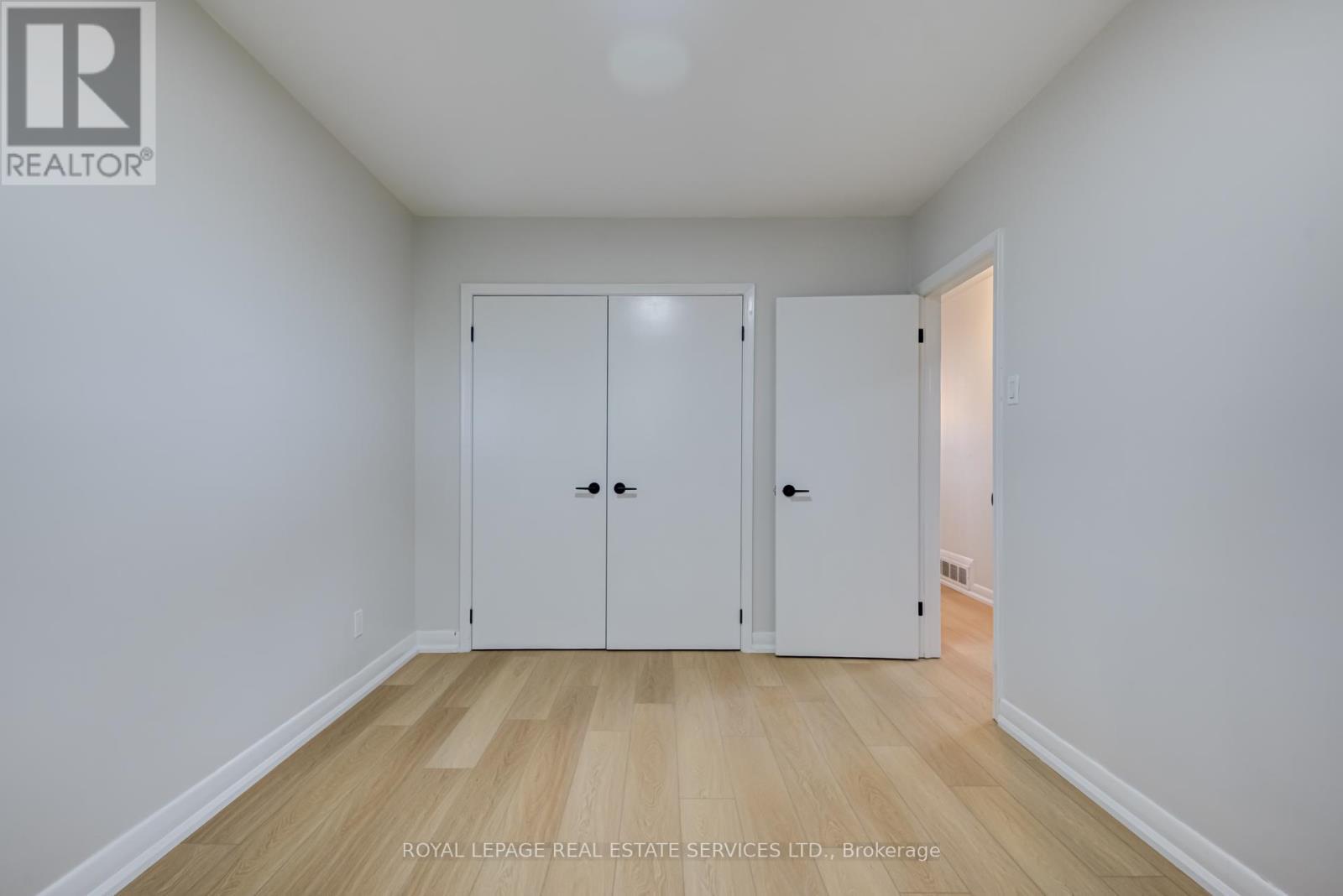 












MAIN - 18 PUCKERIDGE CRESCENT

,
Toronto,




Ontario
M9B3A2

