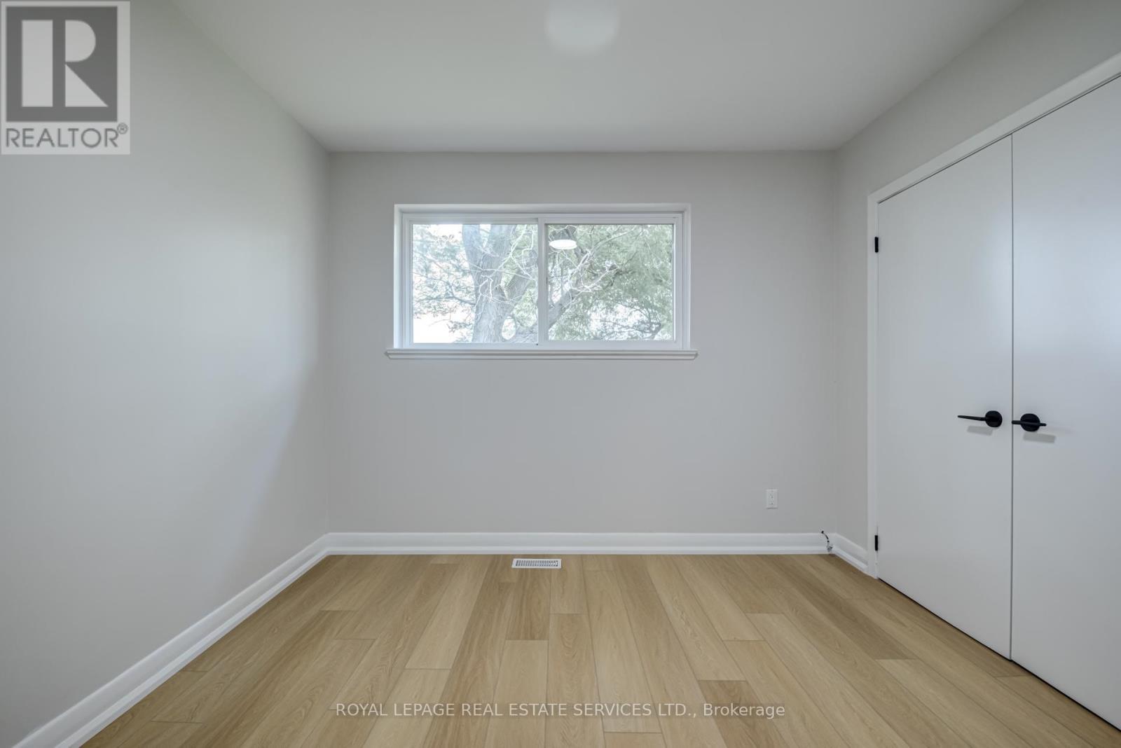 












MAIN - 18 PUCKERIDGE CRESCENT

,
Toronto,




Ontario
M9B3A2

