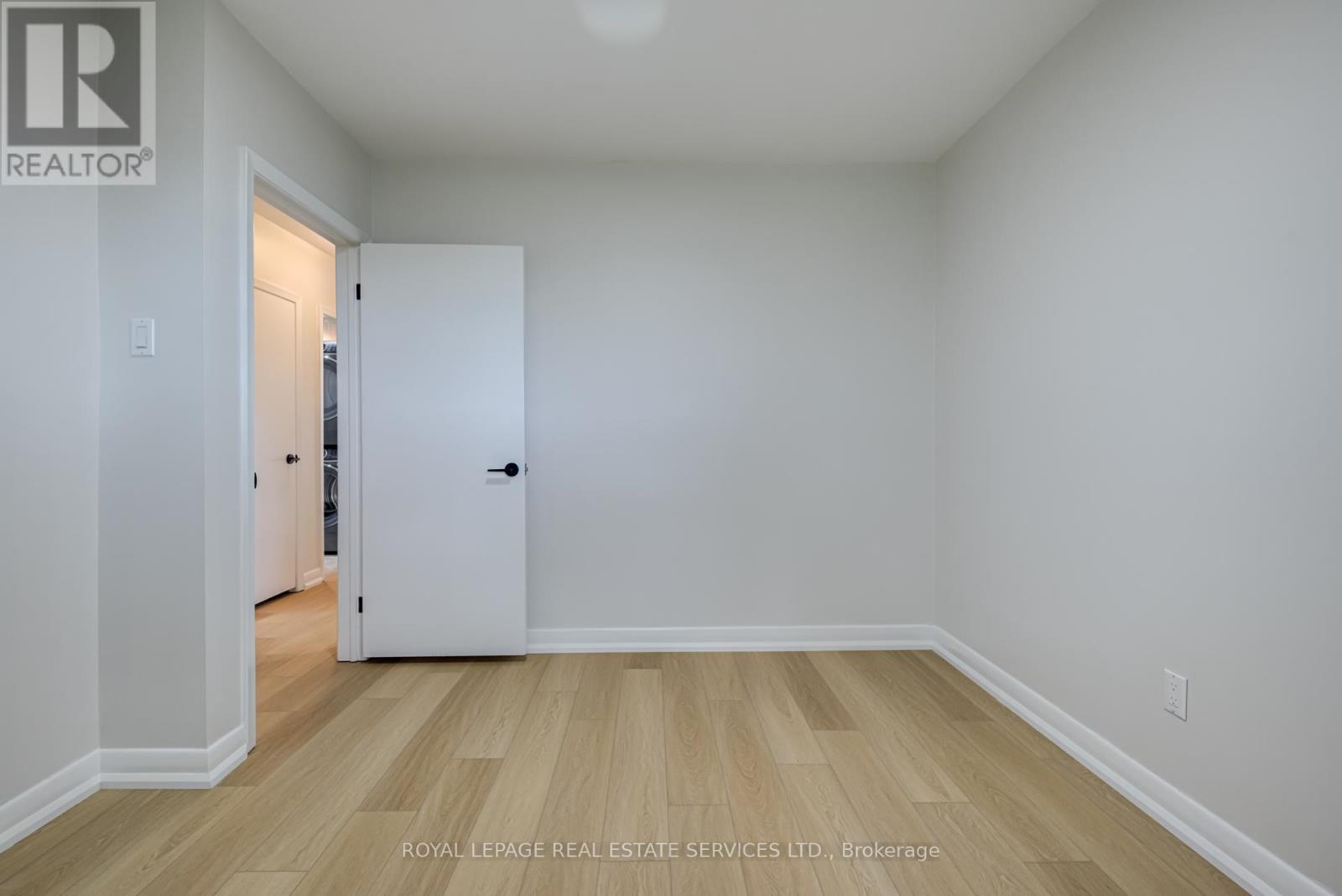 












MAIN - 18 PUCKERIDGE CRESCENT

,
Toronto,




Ontario
M9B3A2

