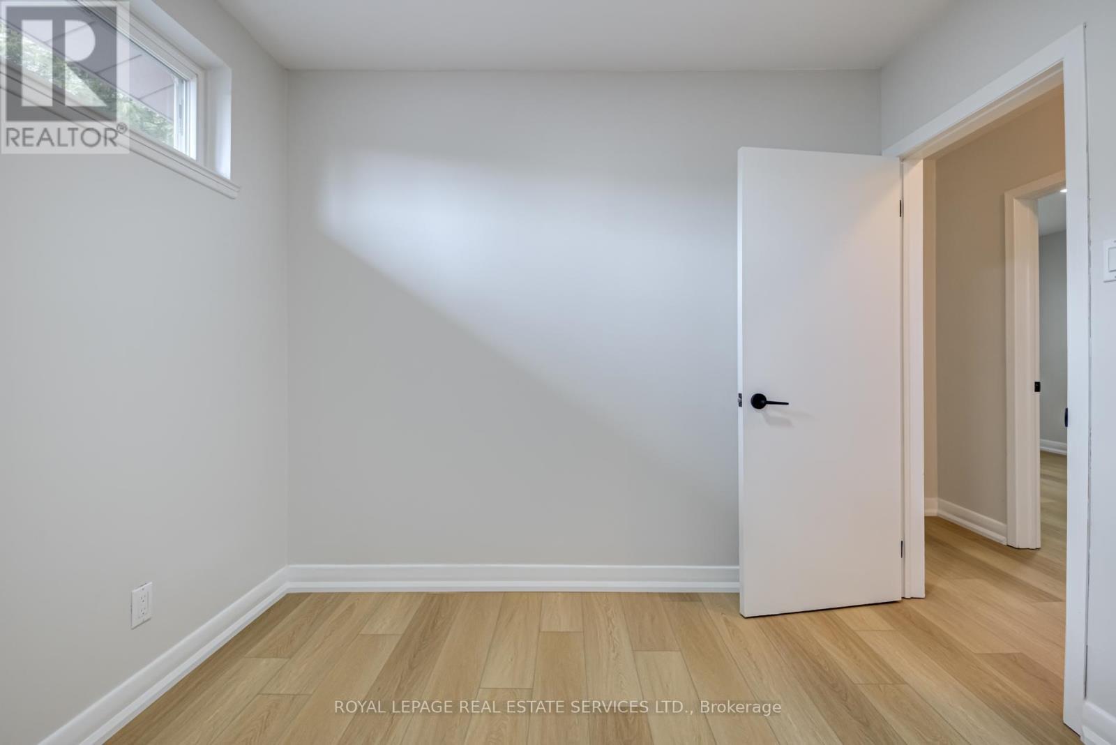 












MAIN - 18 PUCKERIDGE CRESCENT

,
Toronto,




Ontario
M9B3A2

