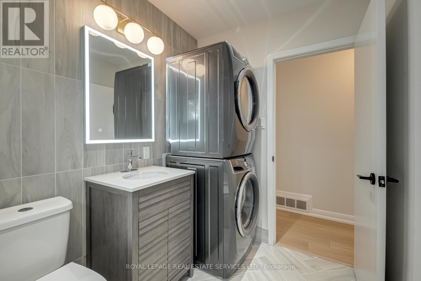 












MAIN - 18 PUCKERIDGE CRESCENT

,
Toronto,




Ontario
M9B3A2

