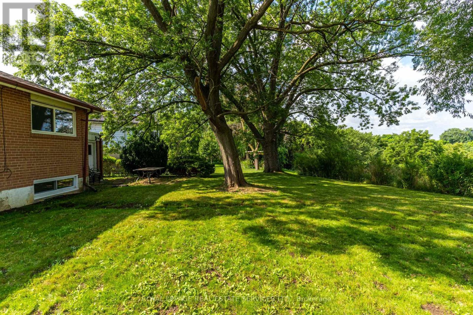 












MAIN - 18 PUCKERIDGE CRESCENT

,
Toronto,




Ontario
M9B3A2

