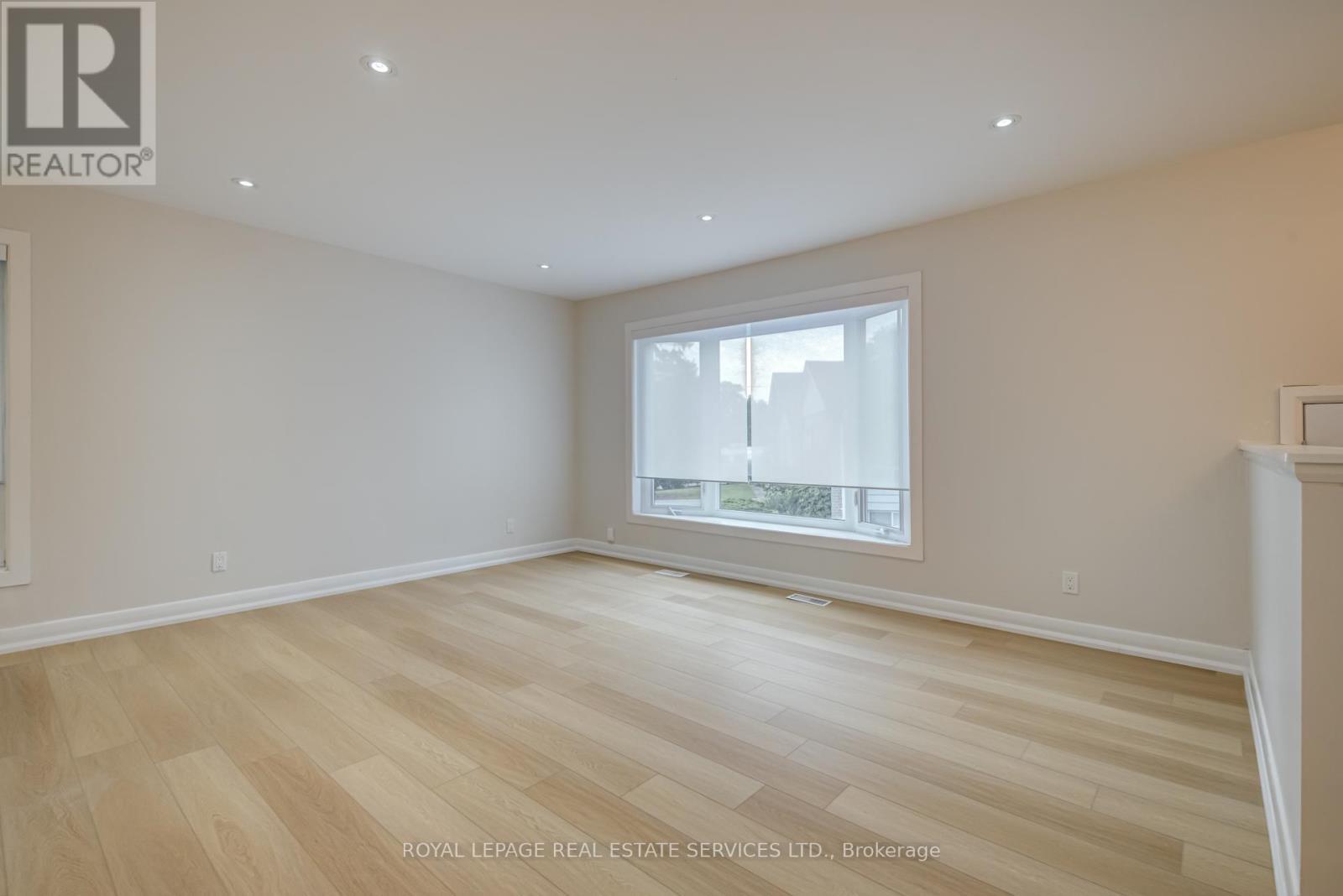 












MAIN - 18 PUCKERIDGE CRESCENT

,
Toronto,




Ontario
M9B3A2

