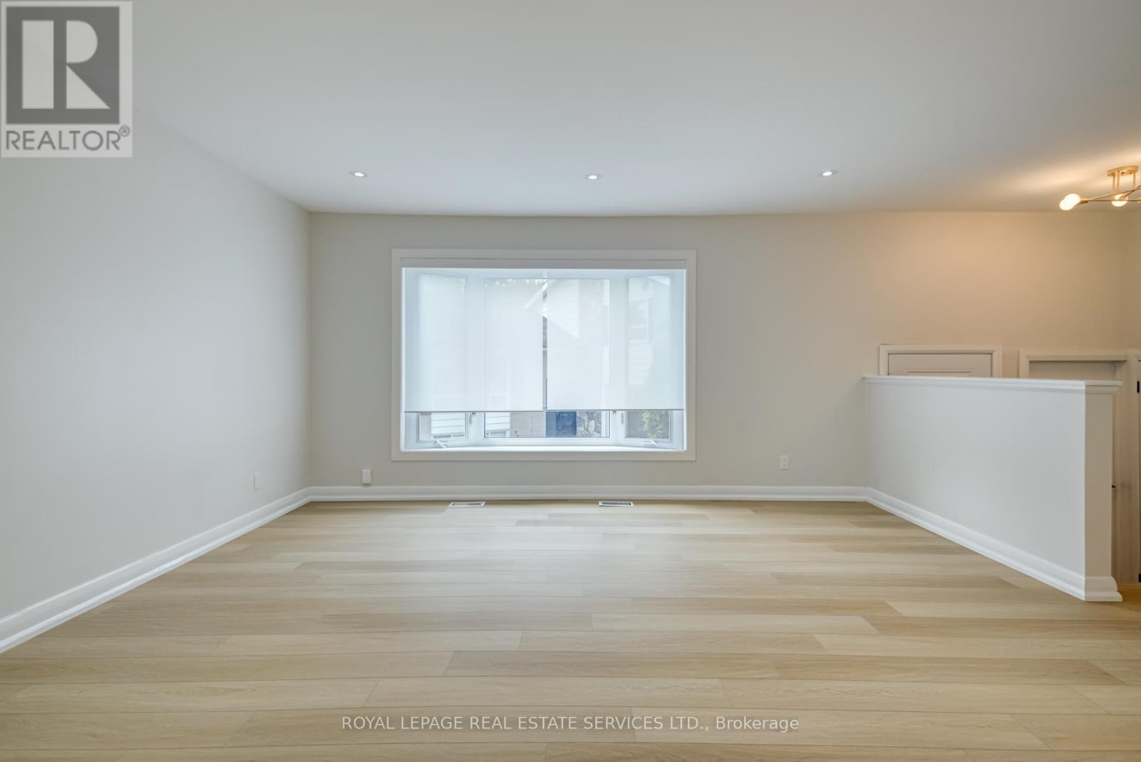 












MAIN - 18 PUCKERIDGE CRESCENT

,
Toronto,




Ontario
M9B3A2

