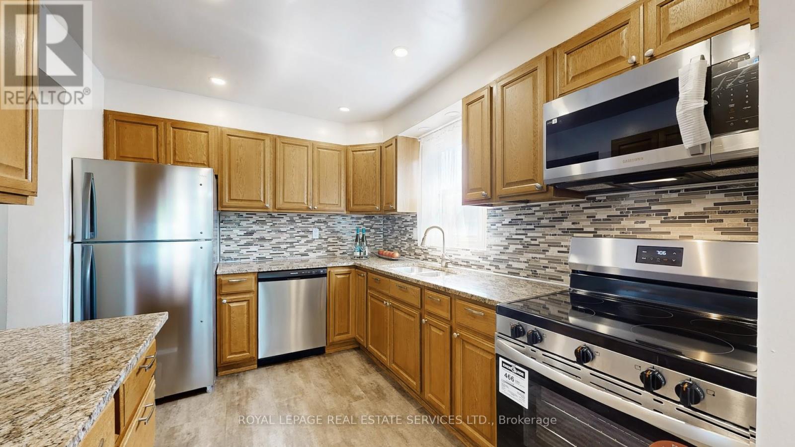 












42 - 4111 ARBOUR GREEN DRIVE

,
Mississauga,




Ontario
L5L2Z2


