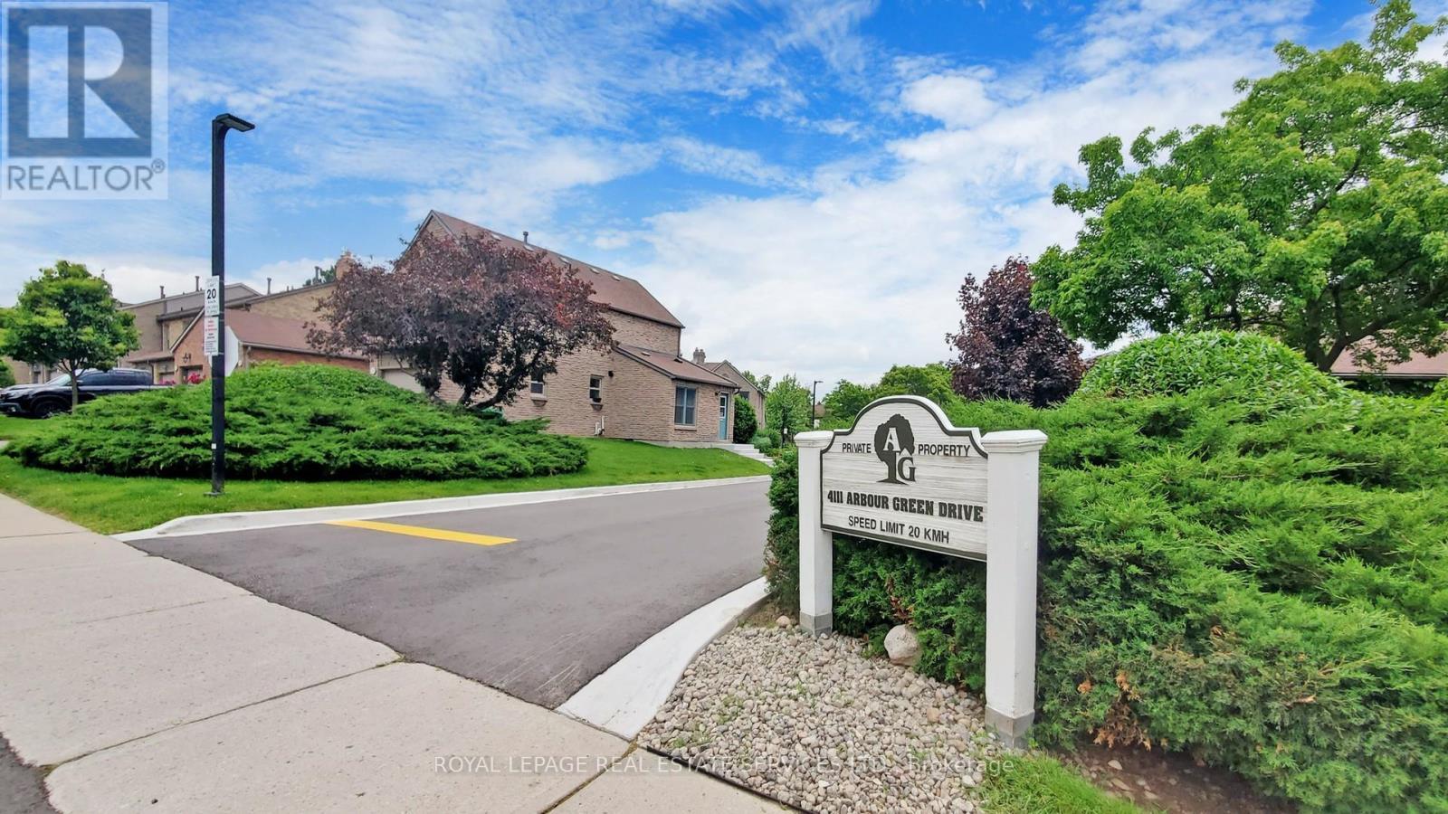 












42 - 4111 ARBOUR GREEN DRIVE

,
Mississauga,




Ontario
L5L2Z2

