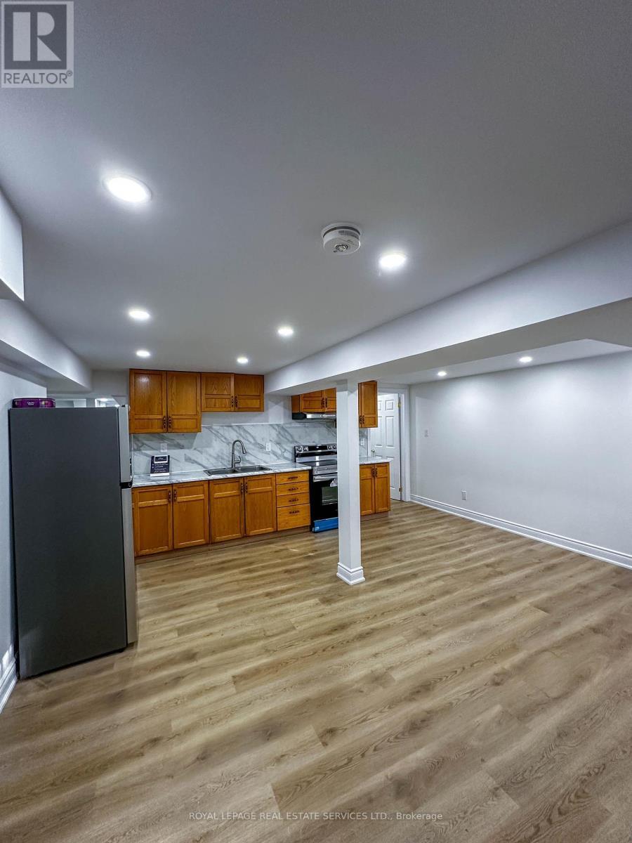












6509 WARBLER LANE

,
Mississauga,




Ontario
L5N6E1

