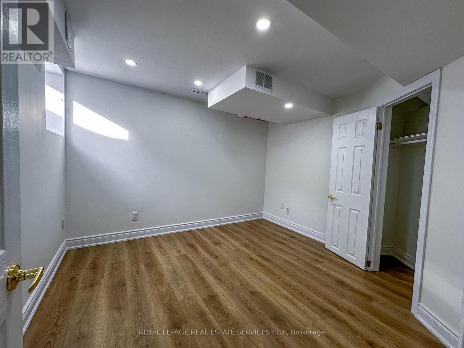 












6509 WARBLER LANE

,
Mississauga,




Ontario
L5N6E1

