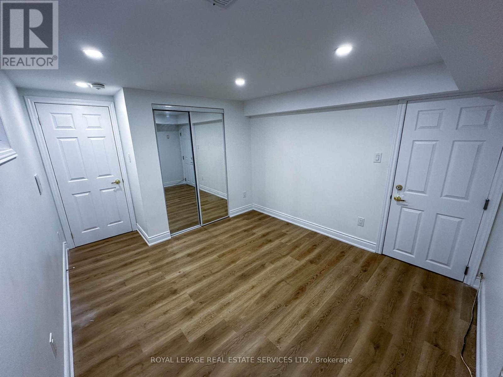 












6509 WARBLER LANE

,
Mississauga,




Ontario
L5N6E1

