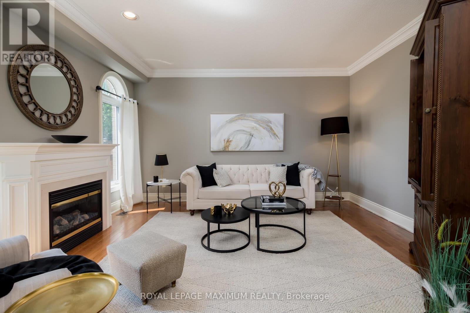 












16 SAINT CLARE BOULEVARD

,
Vaughan,




Ontario
L4H2A2

