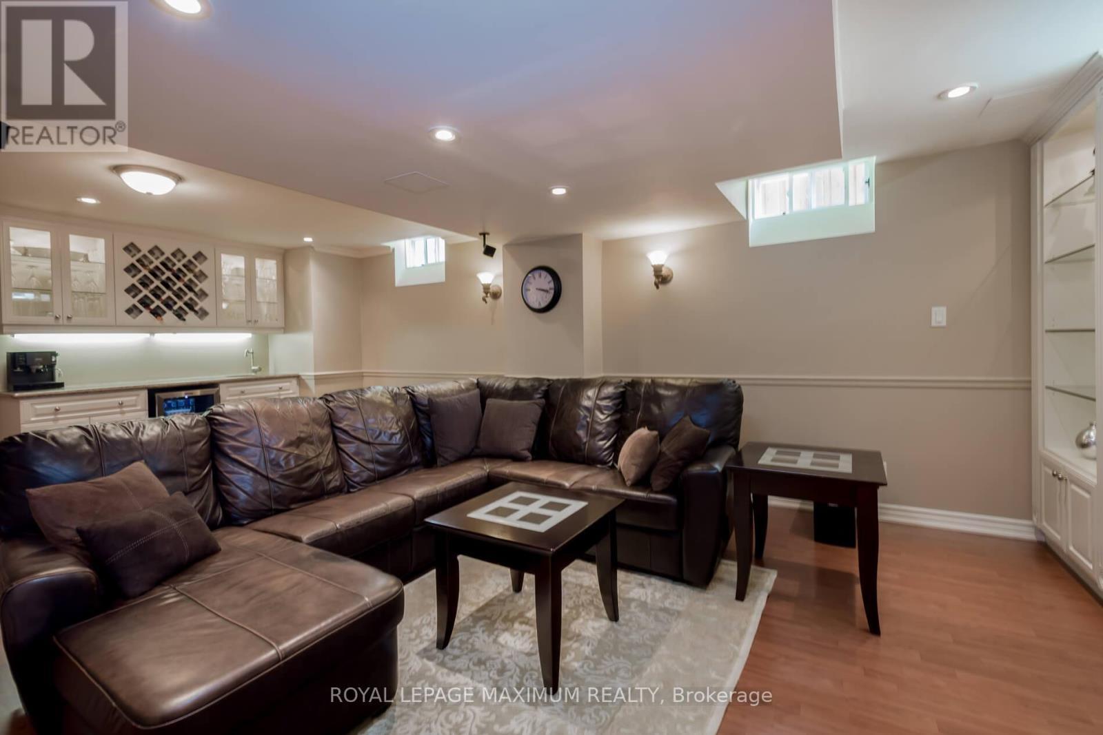 












16 SAINT CLARE BOULEVARD

,
Vaughan,




Ontario
L4H2A2

