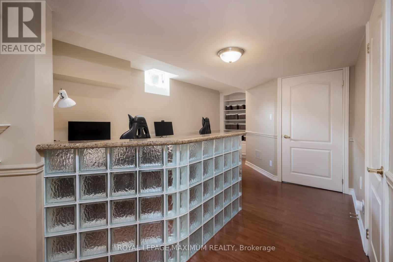 












16 SAINT CLARE BOULEVARD

,
Vaughan,




Ontario
L4H2A2

