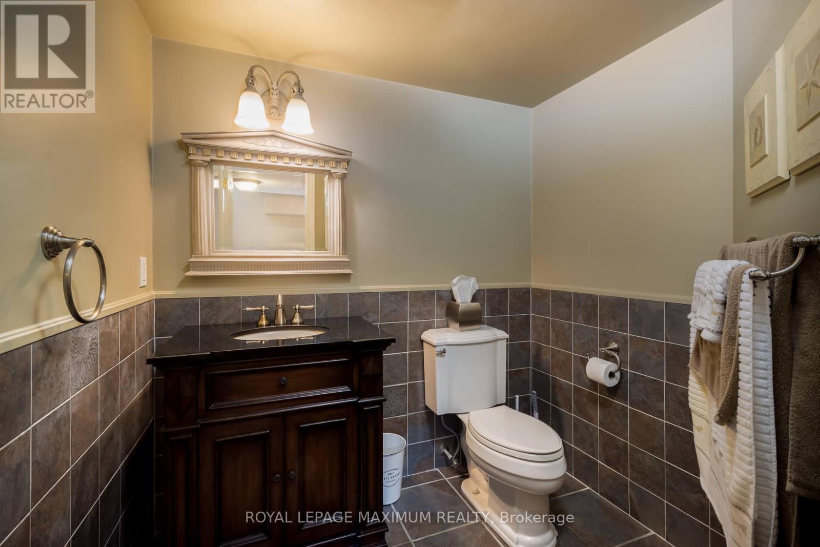












16 SAINT CLARE BOULEVARD

,
Vaughan,




Ontario
L4H2A2

