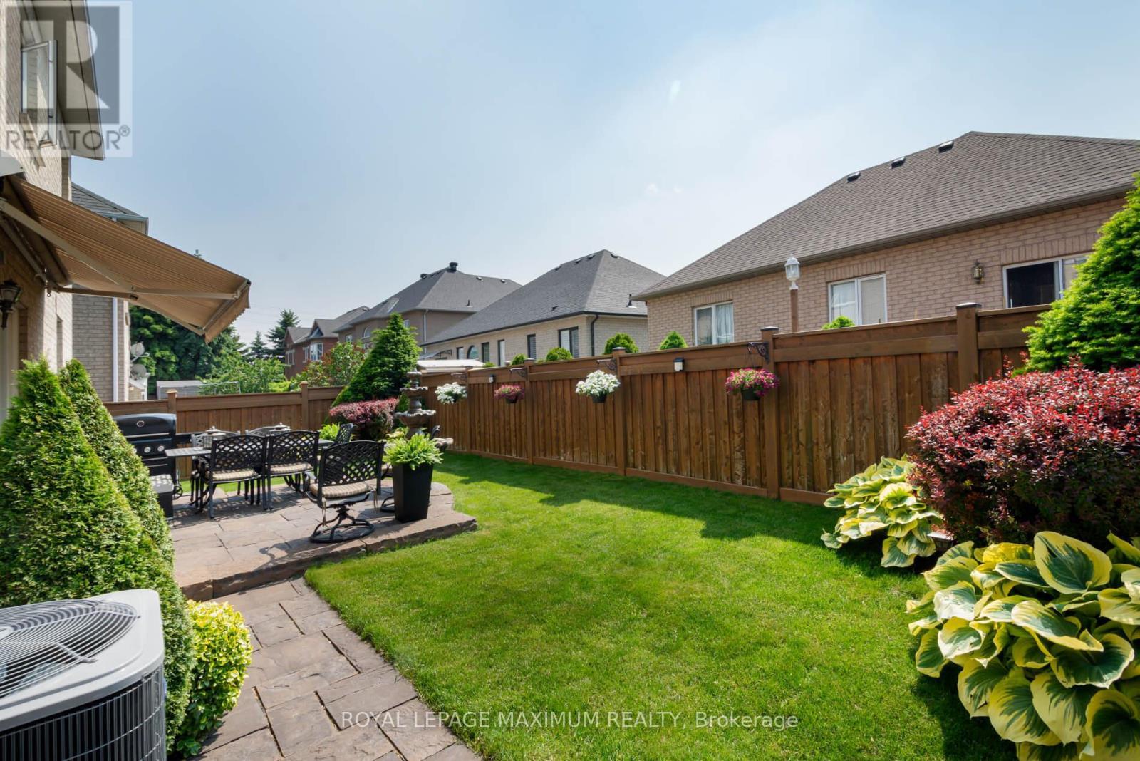 












16 SAINT CLARE BOULEVARD

,
Vaughan,




Ontario
L4H2A2


