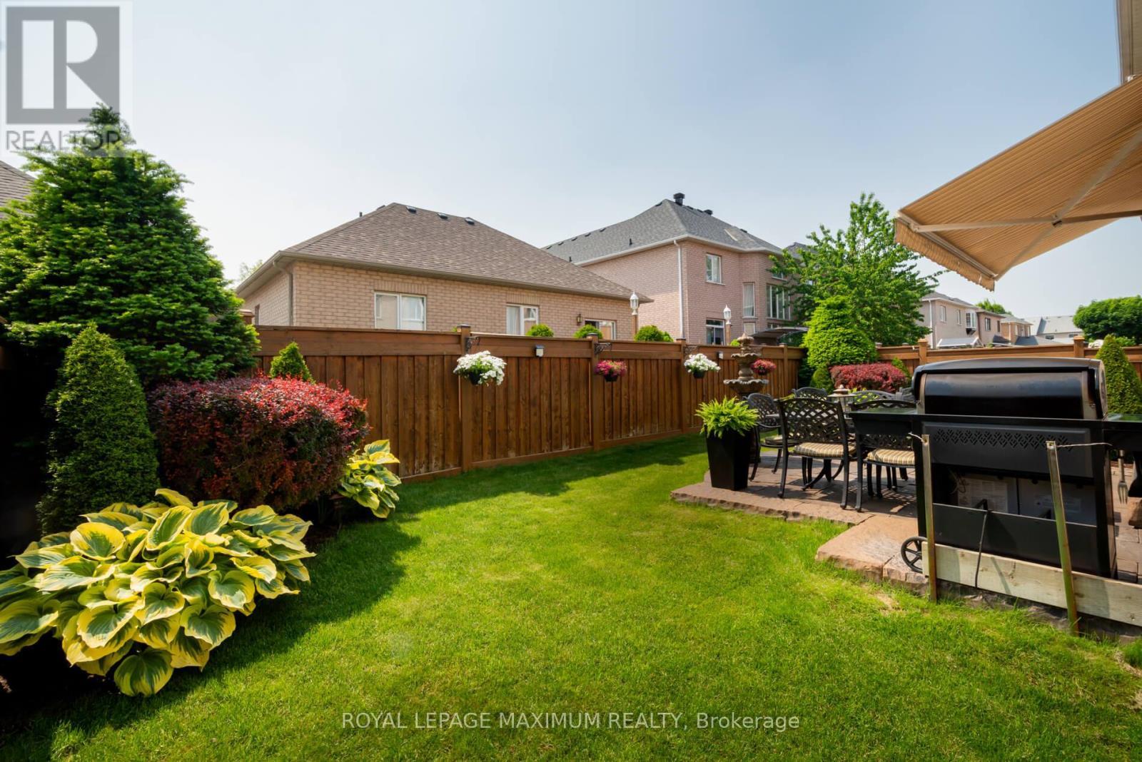












16 SAINT CLARE BOULEVARD

,
Vaughan,




Ontario
L4H2A2

