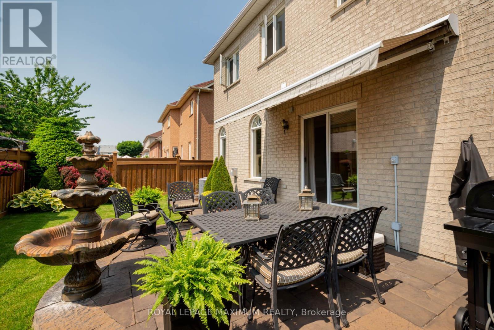 












16 SAINT CLARE BOULEVARD

,
Vaughan,




Ontario
L4H2A2

